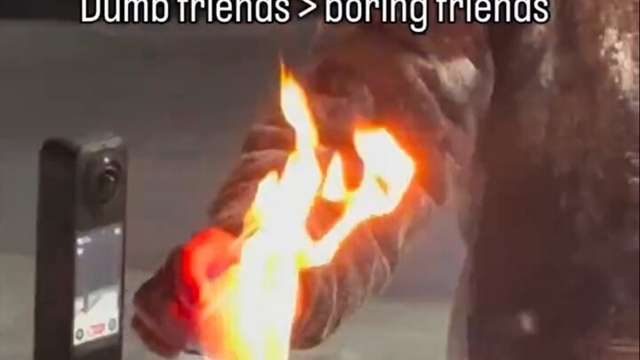 Bạn có muốn cùng đắp người tuyết không? 😰