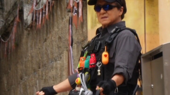 新人警察找退休大佬，龙叔的新工作有点犀利啊