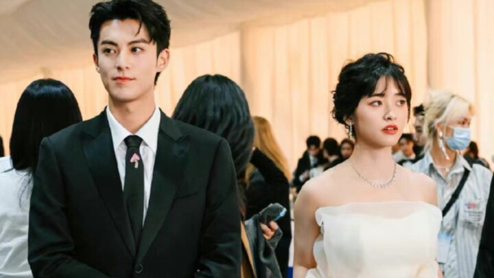 Dia bukan bulan dalam hidupku, tapi ada satu momen ketika cahayanya benar-benar menyinari diriku; su