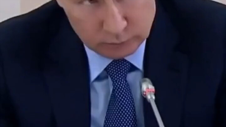 [Putin] Putin’s Awkward Moments: Who Could Possibly Say No to Shaking Hands with Him?