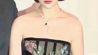 Trời ơi… tạo hình này đẹp như Bạch Tú Châu khi trưởng thành vậy!!