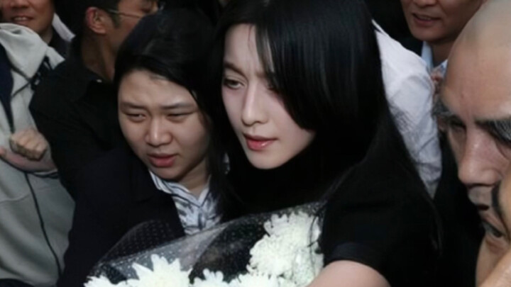 แม้แต่เธอที่มาร่วมพิธีศพของอาจารย์ผู้ล่วงลับยังถูกกล่าวหาว่ากำลังแสดงอยู่...