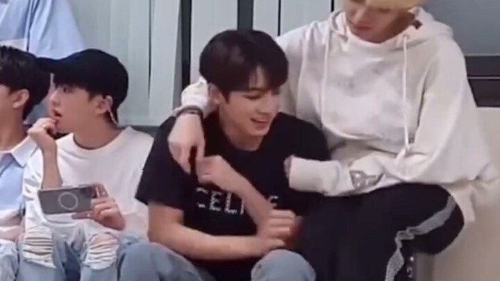 สองคนนี้ควรตาสว่างสักที ไม่รู้สึกหนาวๆ ที่หลังบ้างเลยเหรอ? เซเว่นทีน เชฮัน มินอู