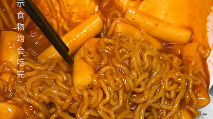 #نودلز الرامن مع كيشيكي الكالغوكو: وجبة سريعة جديدة بنكهة كورية أصيلة، لذيذة لدرجة أنك لن تستطيع الت