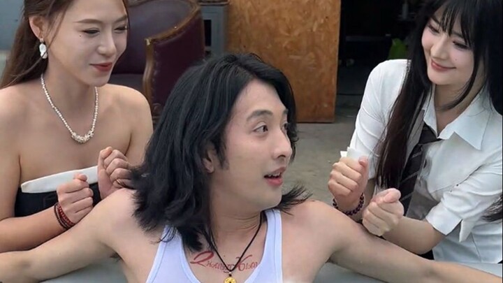 ฉันตัดพันธนาการเก่าๆ ทิ้งไปและตอนนี้ฉันรู้ว่าฉันคือตัวฉันเอง