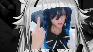 เพื่อนร่วมทีม: ไอ้บ้า! พี่น้อง! คุณเป็นนักศึกษาหญิงจริงๆเหรอ? ? ?