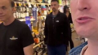 如何让老爸瞬间社死....看大叔这个表情，应该是已经习惯到麻木了