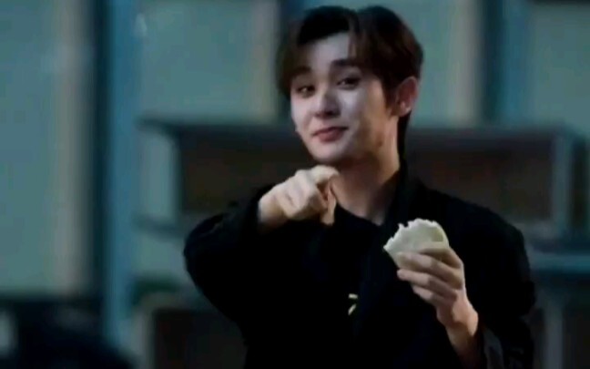 【Gao Qingchen】The kid who was eating as he walked even playfully bumped Wu Yuheng with his bottom—th