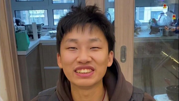 การกระทำสุดพิศวงของเพื่อนร่วมห้องทำฉันอึ้งไปเลย นี่มันโง่หรือละเอียดเกินไปกันแน่?