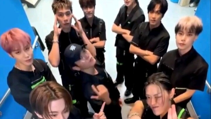 【Taeyong Lee walk】Finally saw Rongrong's walk and heard her part—suddenly felt the vibe! It's still 