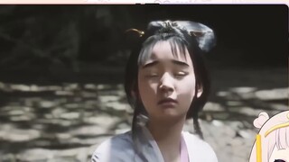 【الأساطير السوداء】 فتاة يابانية صغيرة تصاب بالذهول فجأة عند رؤية شيو باجيي ينظر في المرآة، لا تستطيع