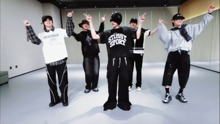 The shark is crazy at the beginning! The landing boy "Sweet Dream" dance cha