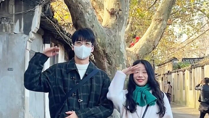 Các cặp đôi có thể diện đồ và nhảy như thế này! Thật tuyệt vời~