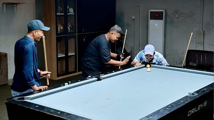 Trickshot billiard