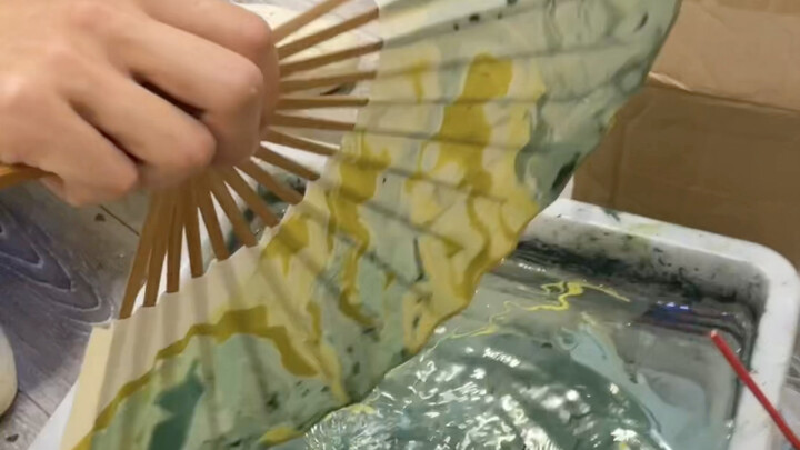 نهر جيانغ يمتد في الربيع، والمد الأبيض، والجبل الطويل، والضباب الصباحي الأخضر