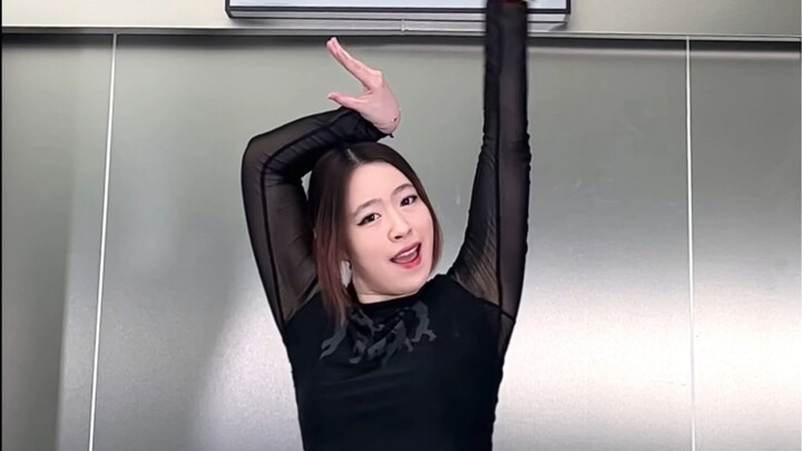 New Year's First Dance: Lin Na-ryeon's Energetic Pop Cover Dance!