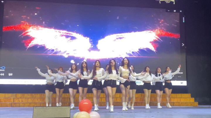 izone-swan คัฟเวอร์เต้นคอลแลบส์เทพนิยายแฟนตาซี เต้นเปิดเวทีงานเลี้ยงมหาวิทยาลัย เพลงรบดังขึ้น