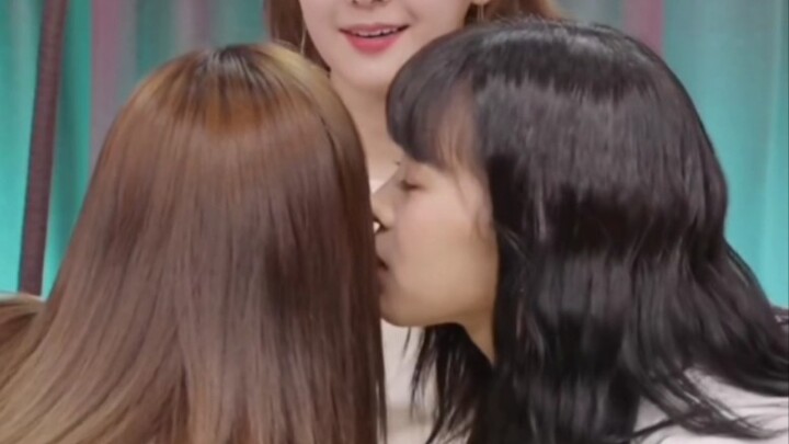 【Sincere CP】Aaaah, that’s a little peck, isn’t it! Libao looks totally smitten—hahaha!