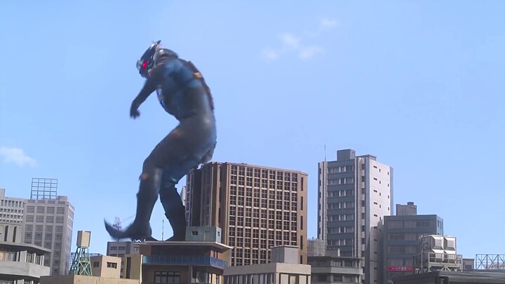 Ultraman: Apakah kamu layak naik ke atap? Monster: Meong~!