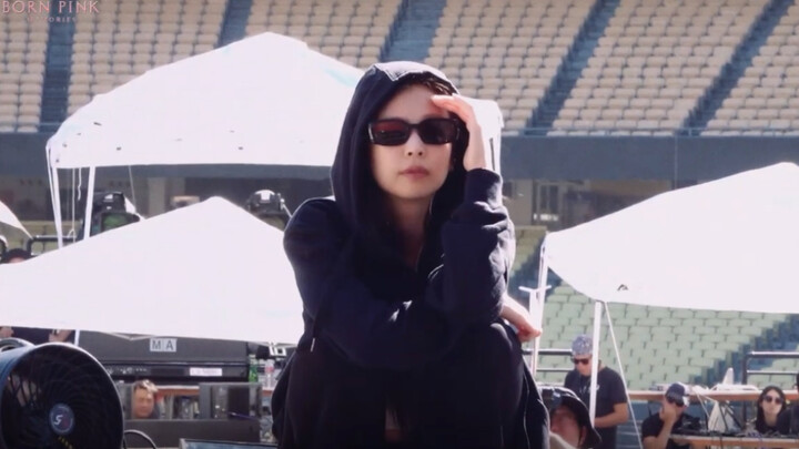 Sungguh sangat menyukai pekerjaan peninjauan Jennie