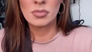 Teknik makeup "Mengupas Kulit"... Wajah sudah memerah seperti ini, teman-teman, kita tidak perlu sam