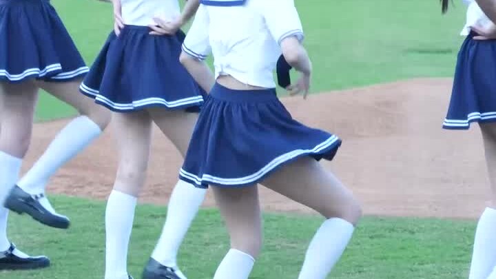 Adorably adorable sailor-suited Li Zhuren makes her appearance!