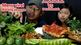 MUKBANG LALAPAN BATANG PAPAYA MENTAH JENGKOL PETAI MENTAH IKAN ASIN TELOR GEPREK PEDAS #mukbang