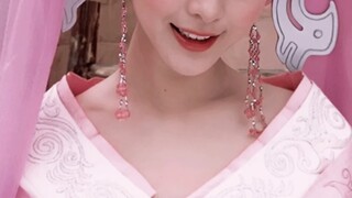 Trời ơi! Hồi cô ấy đóng vai hầu gái, cô ấy làm mấy nhân vật chính sợ đến nỗi không dám diễn nữa! Hầu