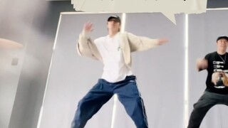 หลิวเหยาเหวินเต้นรำในห้องซ้อมพร้อมเพลงประกอบ "Please Please"