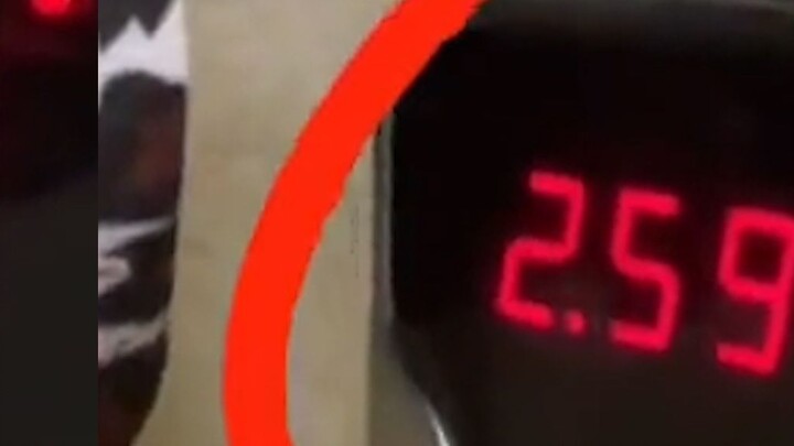 Students complain about the speed of the bathroom cashier machine deducting money. The money is clea