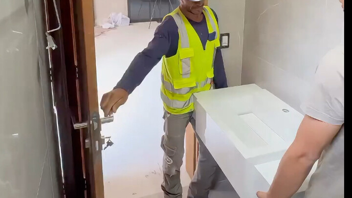 Lắp đặt bàn chải treo tường