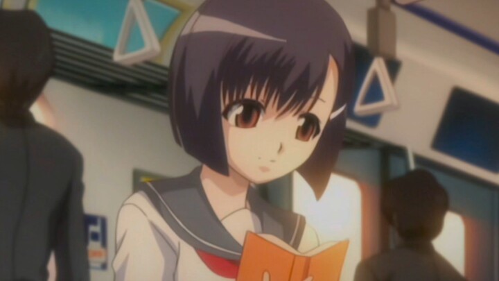 坐电车的少女