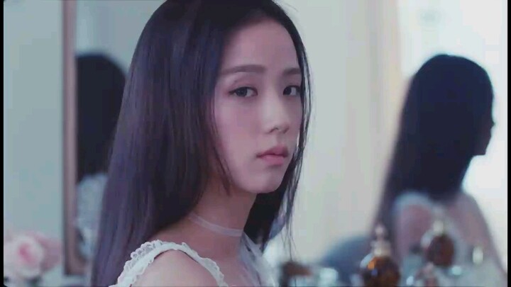 Black pink jisoo FLOWER  music video