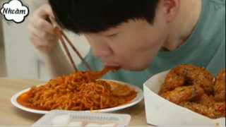 Mì xào và gà xốt chua ngọt phần 4 #mukbang