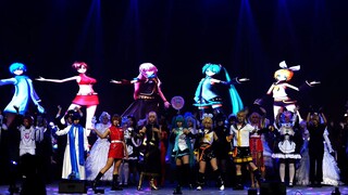 การแสดงคอสเพลย์ในคืนชมรมโรงเรียน!