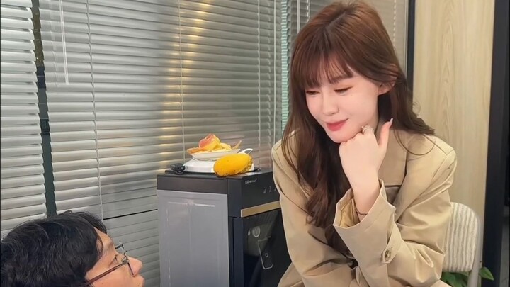 Officially Diagnosed as a “Jiaduobao-Stripped Apple”: I’m Already Shattered!