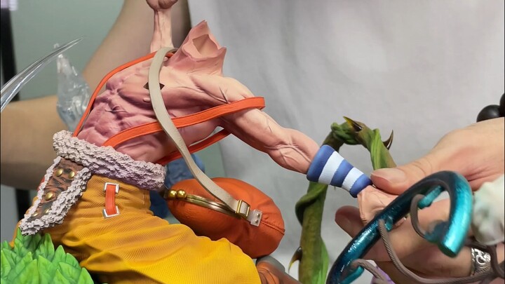 What kind of scene would require such an exaggerated pose! Today, I unboxed Usopp from the Chuxin St
