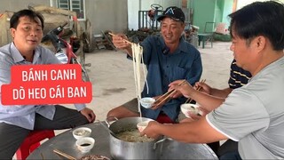 Được chị em buôn bán tặng giò heo anh em nấu nồi bánh canh ăn ngon nhức nách