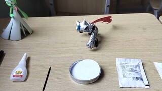 Pesta pelajar menggunakan tumpukan sampah untuk melukis figur Pokémon dengan tangan