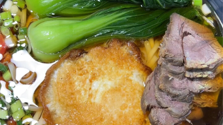 في البداية، استطعت كسب قلب حبيبي بفضل هذه الوعاء من المعكرونة بالمرق الصافي.