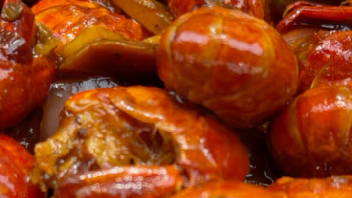 Ikuti langkahnya, di rumah pun Anda bisa membuat ekor lobster pedas yang harum, gurih, kenyal, dan b