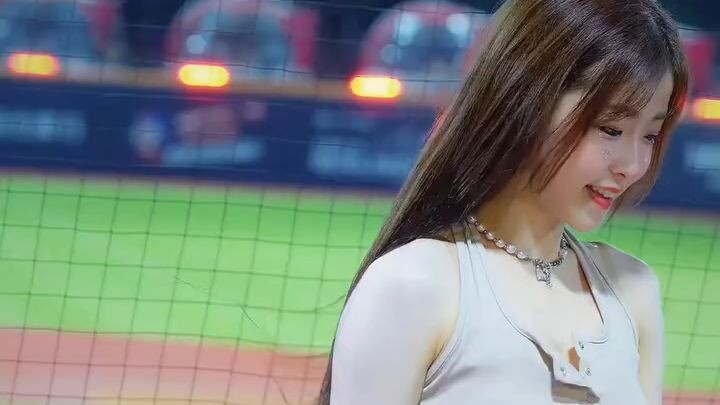 Elegan, Energik, dan Sedikit Menggoda 😉✨