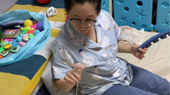 هل تلقيت باقة الورود الوردية الأولى في الخريف؟