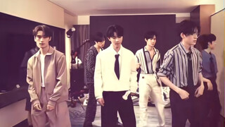 อ๊ากกกกกกก ดูในติ๊กต็อกแล้ว ดูไปหลายรอบก็ยังชอบอยู่ เจ้าหนูน้อยเต้นให้เราดู #TNT#ข่าวบันเทิง