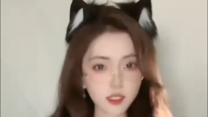 Shan Hai Guan Wu livestreams dancing; the half-body dance king finally stands up and dances!