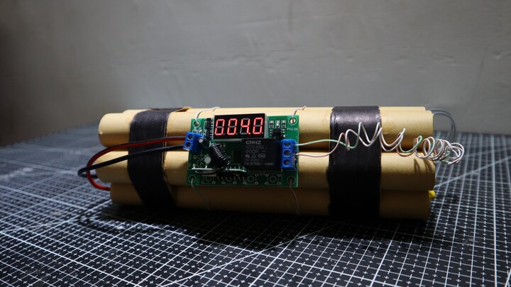 Don’t throw away old cardboard—here’s how to turn trash into treasure and make a timed mosquito-kill