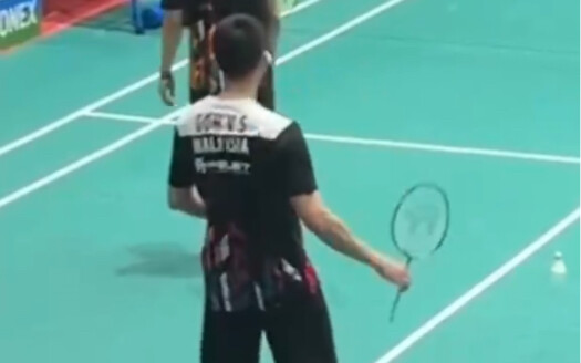 Raket bulu tangkis yang sangat buruk