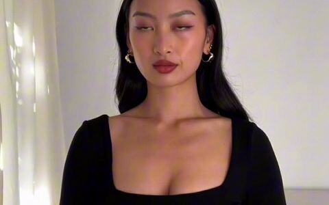 Hairstyles and accessories are also key to an outfit, and this beautiful young woman shares her ever