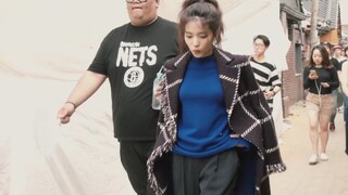 Chẳng trách tên cô ấy là Kim Chí Nam! Tôi thực sự không nhịn được cười trước dáng đi đầy phấn khích 