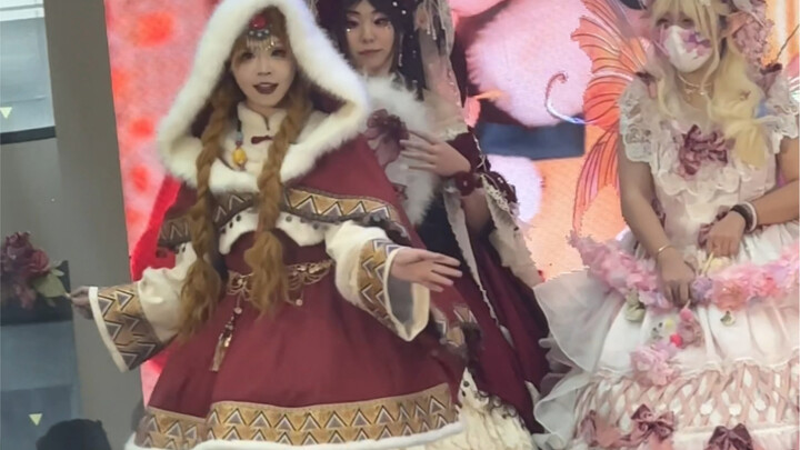 A Week-Long Convention Hopping Trip Across Five Cities!